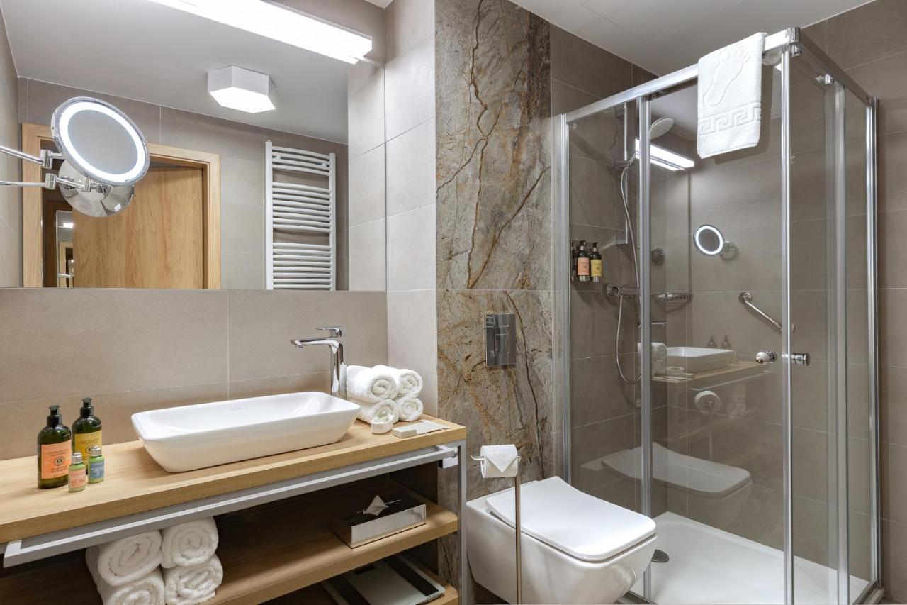 Platinum Mountain Hotel&Spa Szklarska Poręba Kültér fotó A modern bathroom