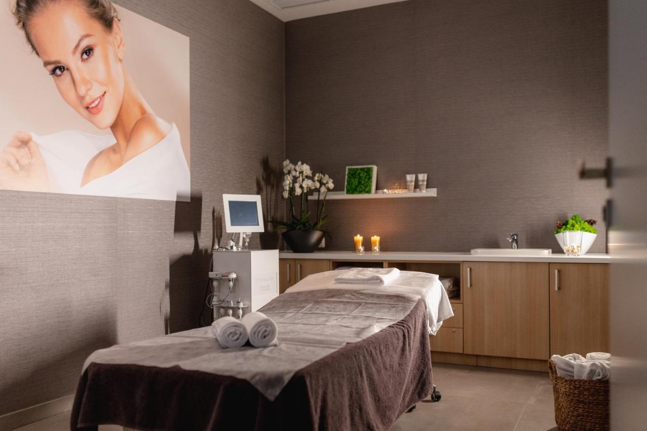 Platinum Mountain Hotel&Spa Szklarska Poręba Kültér fotó A treatment room at a medical spa